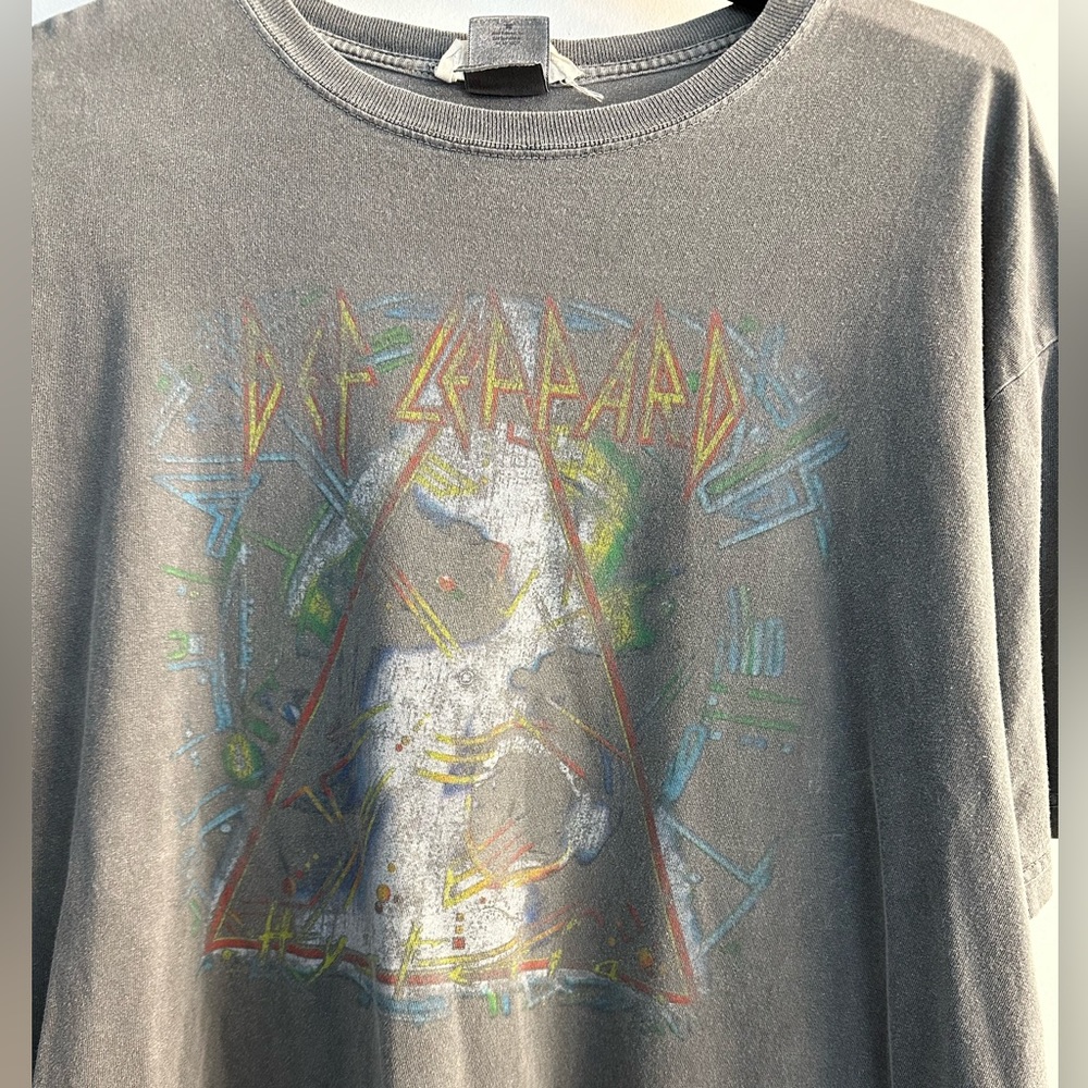 Def Leppard Band Tee - super soft!